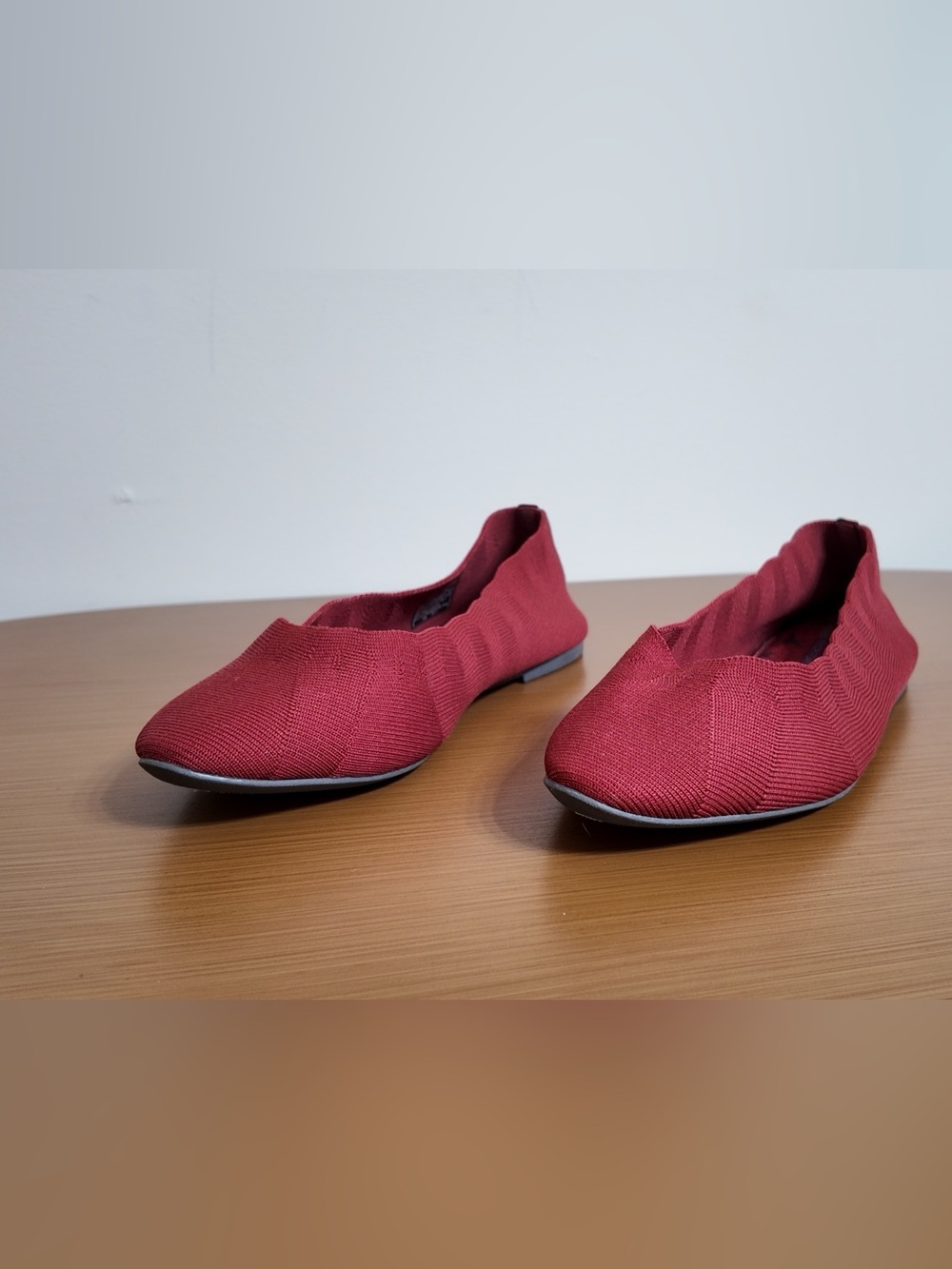 Skechers Women’s Red Knit Ballet Flats Size 8.5 Air-Cooled Memory Foam